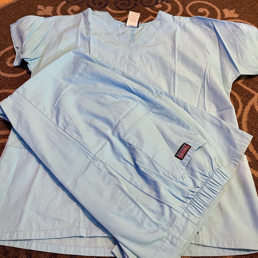 Scrub set